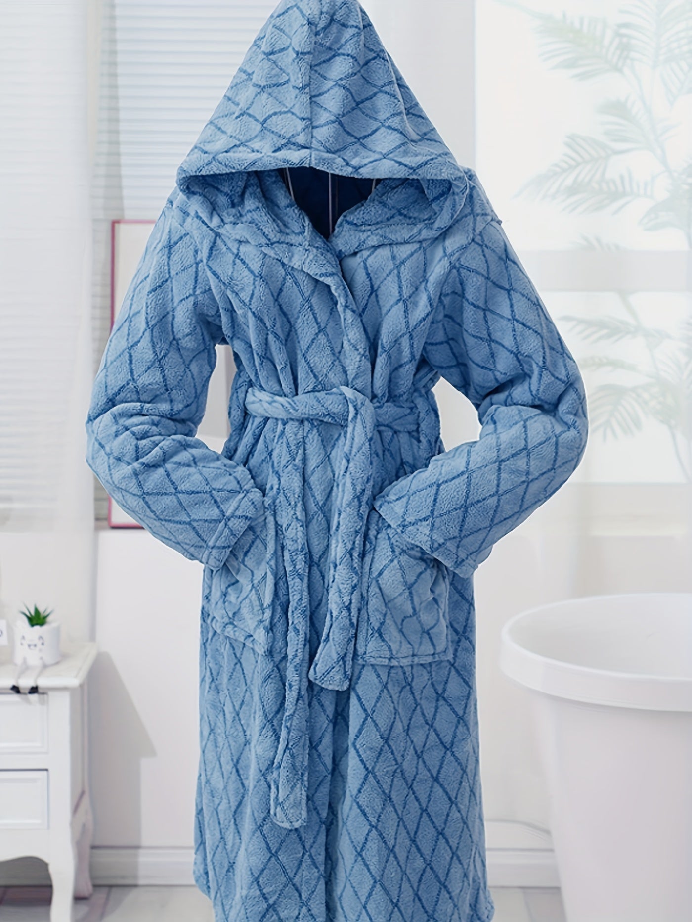 Peignoir polaire à capuche pour homme avec motifs relief et ceinture ajustable