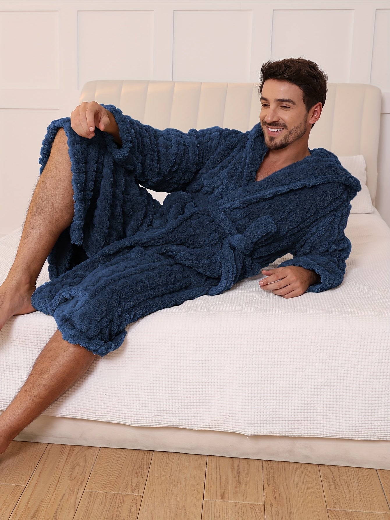 Peignoir homme effet torsadé en tissu éponge à capuche