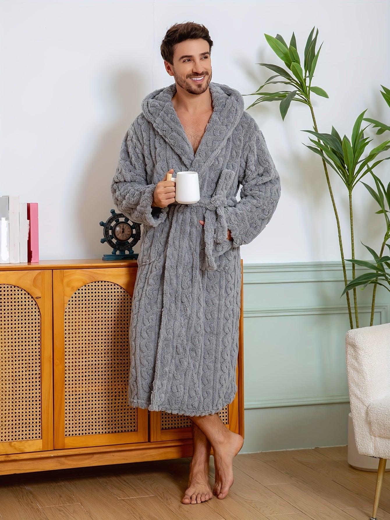 Peignoir homme effet torsadé en tissu éponge à capuche