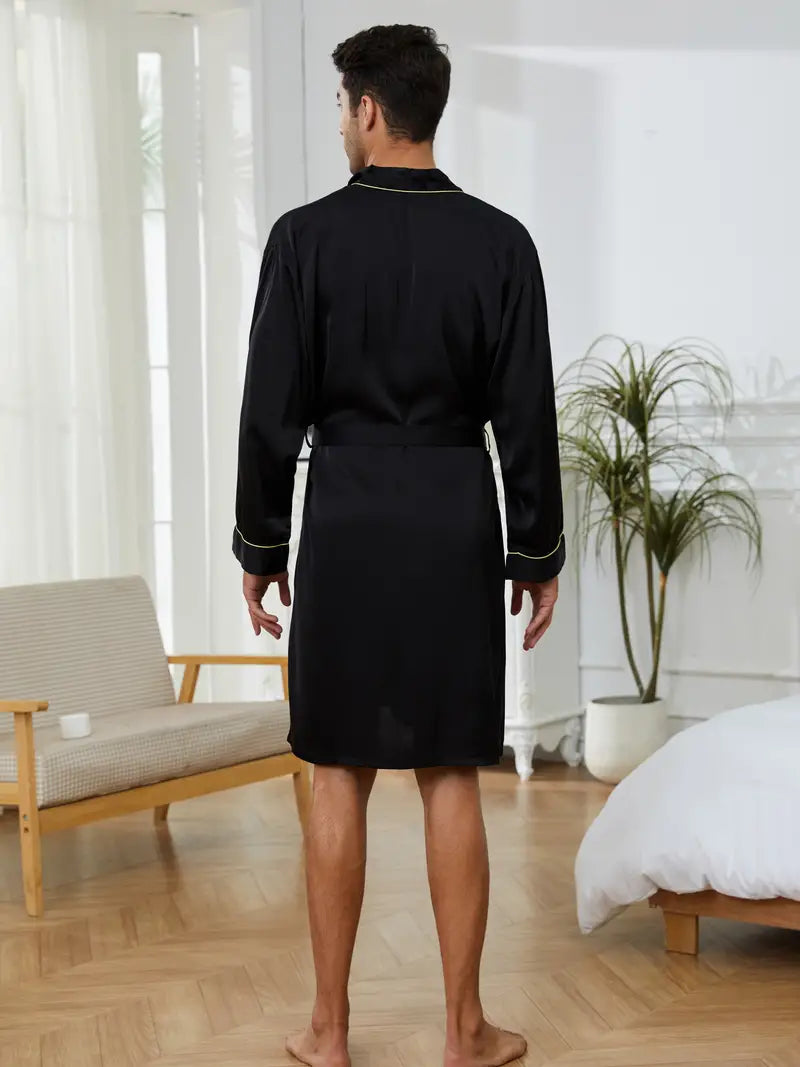 Peignoir de Luxe Noir avec Détails Dorés