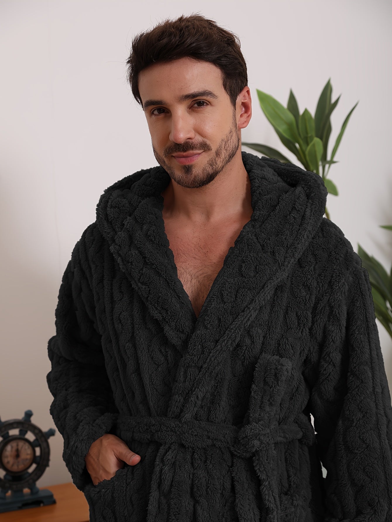 Peignoir homme effet torsadé en tissu éponge à capuche